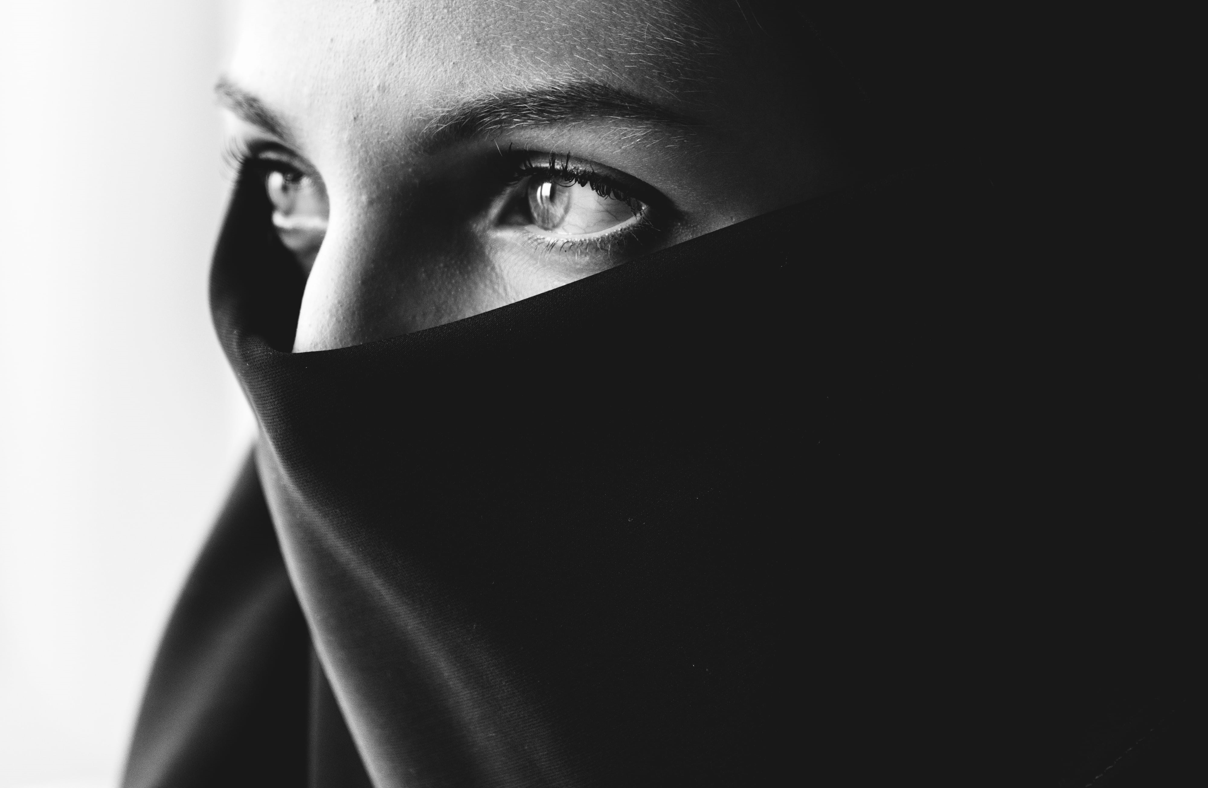 آیا حجاب فقط در اسلام اجباری است؟